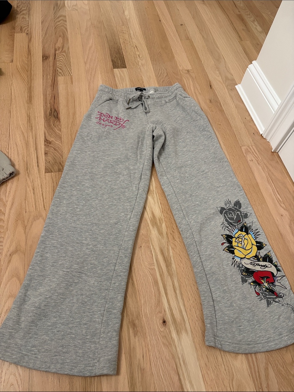 Ed Hardy Grey Zip Hoodie & Pants Set with Yellow Rose & Red Heart Graphics - Picture 4 of 5